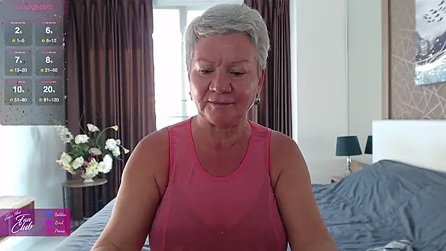 Snapshot of roxana_brooks chatting on 2, 12, 2025 roxana brooks online show from 2, 12, 2025