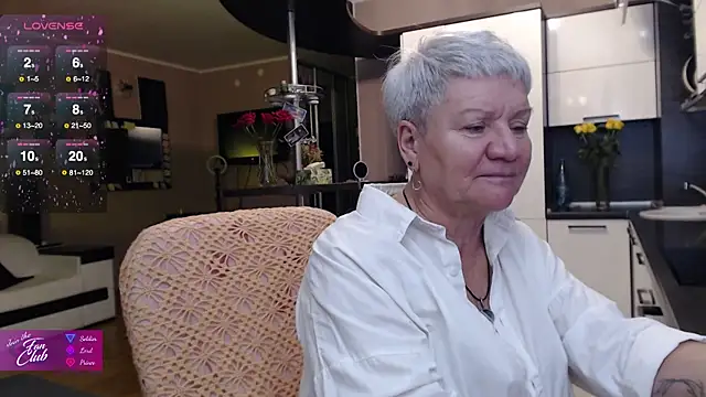 Snapshot of roxana_brooks chatting on 11, 11, 2025 roxana brooks online show from 11, 11, 2025