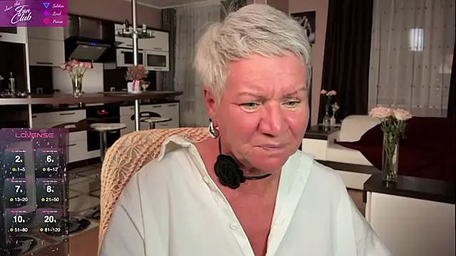 Snapshot of roxana_brooks chatting on 6, 3, 2025 roxana brooks online show from 6, 3, 2025