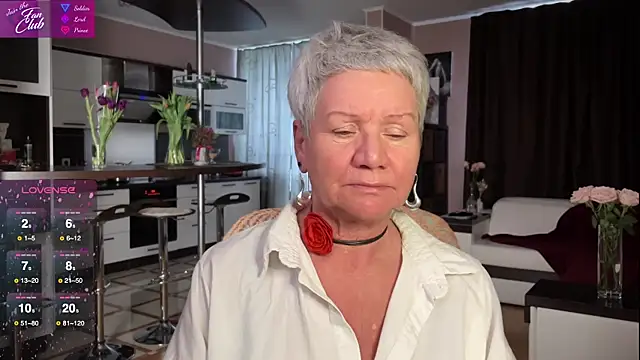 Snapshot of roxana_brooks chatting on 8, 3, 2025 roxana brooks online show from 8, 3, 2025