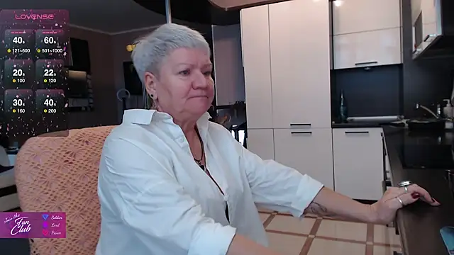 Snapshot of roxana_brooks chatting on 12, 11, 2025 roxana brooks online show from 12, 11, 2025