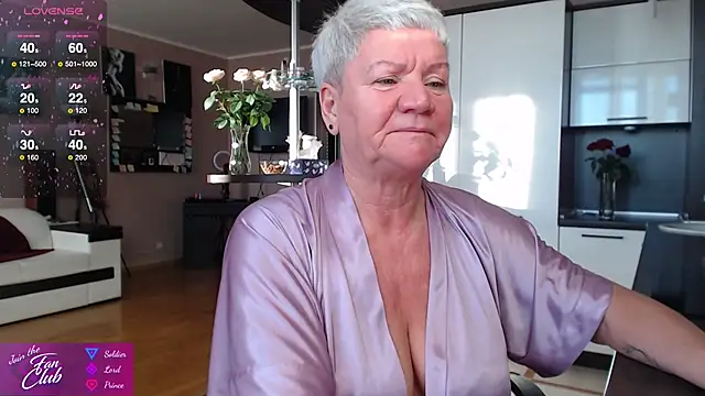 Snapshot of roxana_brooks chatting on 8, 10, 2025 roxana brooks online show from 8, 10, 2025