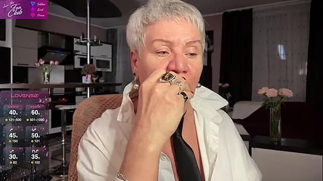 Snapshot of roxana_brooks chatting on 5, 3, 2025 roxana brooks online show from 5, 3, 2025