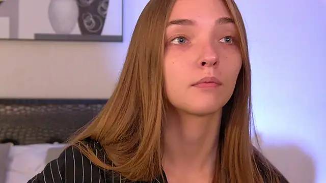 VirginieCruz online show from 25, 9, 2025