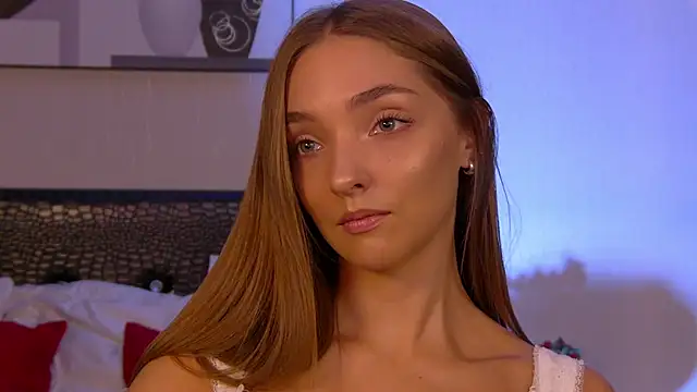 VirginieCruz online show from 5, 10, 2025