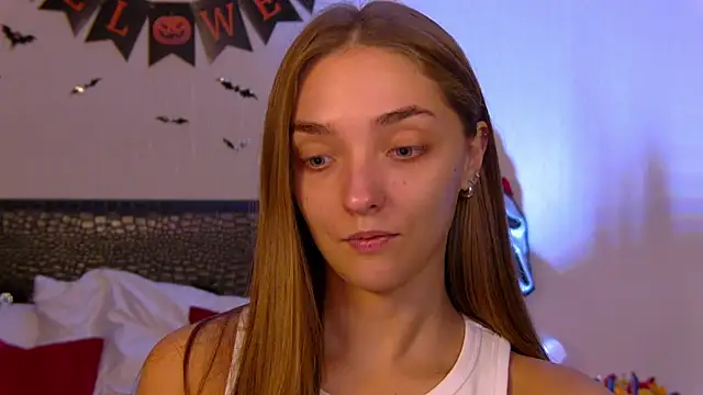 VirginieCruz online show from 28, 10, 2025