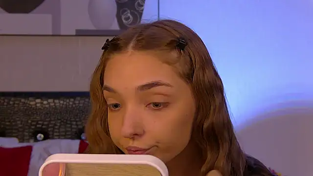 VirginieCruz online show from 4, 11, 2025