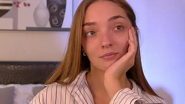 VirginieCruz online show from 19, 9, 2025