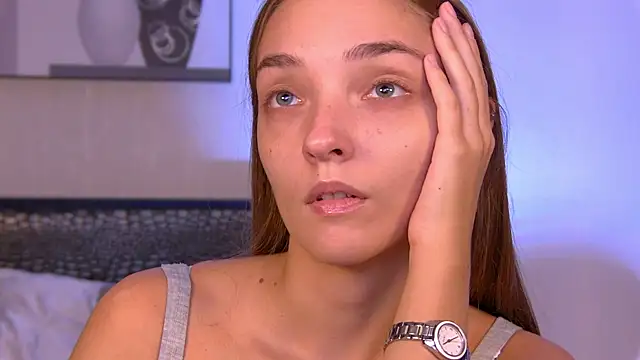 VirginieCruz online show from 8, 9, 2025