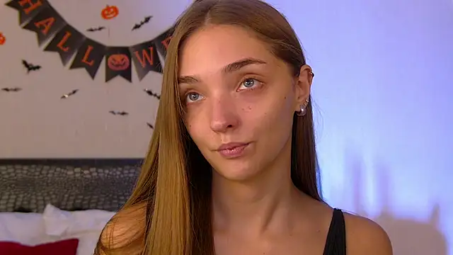 VirginieCruz online show from 30, 10, 2025