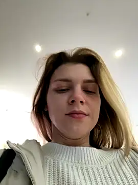 Snapshot of ValenciaShock chatting on 8, 10, 2025 ValenciaShock online show from 8, 10, 2025