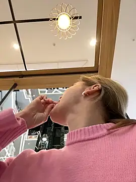 Snapshot of ValenciaShock chatting on 19, 10, 2025 ValenciaShock online show from 19, 10, 2025