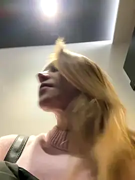 Snapshot of ValenciaShock chatting on 26, 11, 2025 ValenciaShock online show from 26, 11, 2025