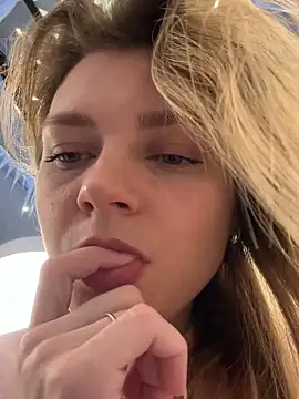 Snapshot of ValenciaShock chatting on 22, 11, 2025 ValenciaShock online show from 22, 11, 2025