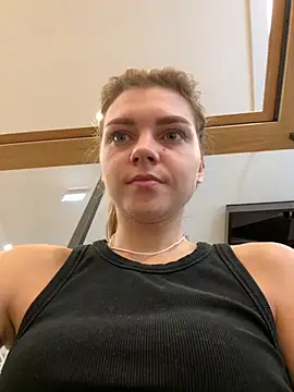 Snapshot of ValenciaShock chatting on 17, 9, 2025 ValenciaShock online show from 17, 9, 2025