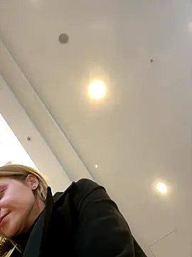 Snapshot of ValenciaShock chatting on 28, 9, 2025 ValenciaShock online show from 28, 9, 2025