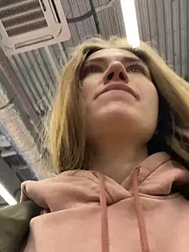 Snapshot of ValenciaShock chatting on 2, 2, 2025 ValenciaShock online show from 2, 2, 2025