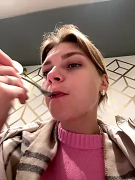 Snapshot of ValenciaShock chatting on 18, 10, 2025 ValenciaShock online show from 18, 10, 2025