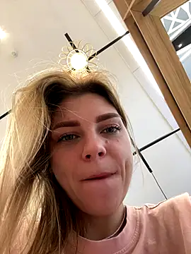 Snapshot of ValenciaShock chatting on 14, 9, 2025 ValenciaShock online show from 14, 9, 2025