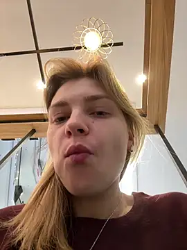 Snapshot of ValenciaShock chatting on 11, 10, 2025 ValenciaShock online show from 11, 10, 2025