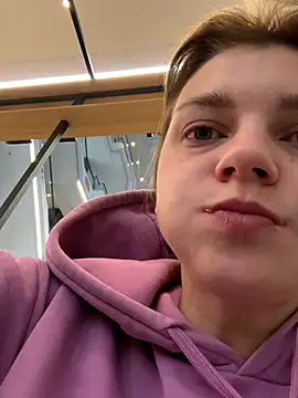 Snapshot of ValenciaShock chatting on 12, 10, 2025 ValenciaShock online show from 12, 10, 2025