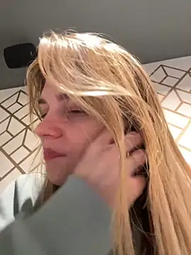 Snapshot of ValenciaShock chatting on 7, 11, 2025 ValenciaShock online show from 7, 11, 2025