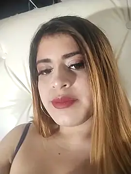 Snapshot of bella_star21 chatting on 12, 11, 2025 bella star21 online show from 12, 11, 2025