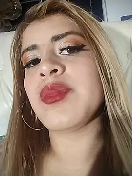 Snapshot of bella_star21 chatting on 23, 11, 2025 bella star21 online show from 23, 11, 2025