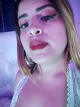 Snapshot of bella_star21 chatting on 25, 10, 2025 bella star21 online show from 25, 10, 2025