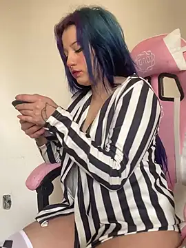 Lucygothic online show from 2, 1, 2025