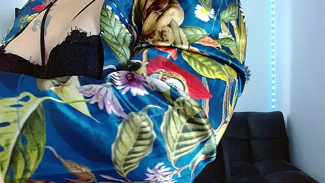 Karina Yang online show from 16, 10, 2025