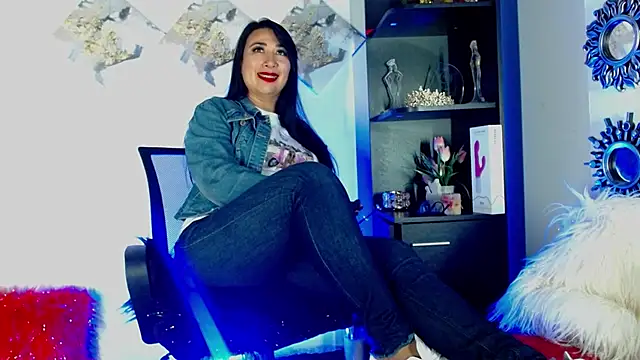 Karina Yang online show from 2, 3, 2025