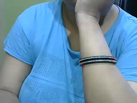 Snapshot of Mona_love143 chatting on 13, 11, 2025 Mona love143 online show from 13, 11, 2025