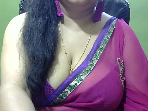 Snapshot of Mona_love143 chatting on 6, 11, 2025 Mona love143 online show from 6, 11, 2025