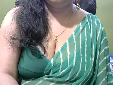 Snapshot of Mona_love143 chatting on 11, 11, 2025 Mona love143 online show from 11, 11, 2025