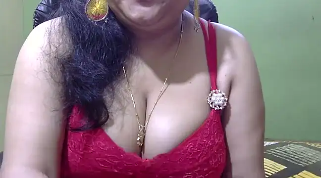 Snapshot of Mona_love143 chatting on 6, 3, 2025 Mona love143 online show from 6, 3, 2025