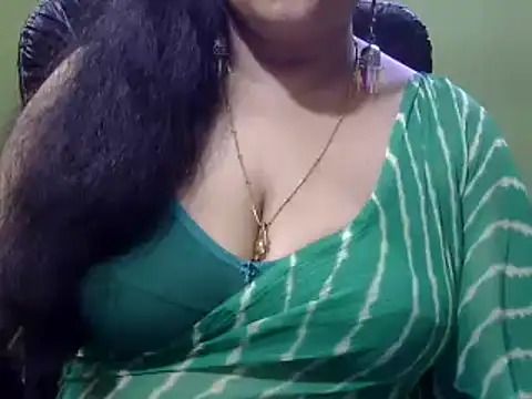 Snapshot of Mona_love143 chatting on 8, 11, 2025 Mona love143 online show from 8, 11, 2025