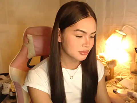 Ashely Lewis online show from 17, 12, 2025