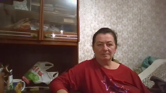 Snapshot of GypsiQueen2 chatting on 18, 10, 2025 GypsiQueen2 online show from 18, 10, 2025