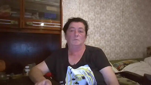 Snapshot of GypsiQueen2 chatting on 20, 9, 2025 GypsiQueen2 online show from 20, 9, 2025