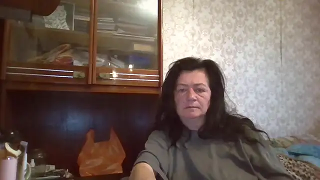 Snapshot of GypsiQueen2 chatting on 16, 11, 2025 GypsiQueen2 online show from 16, 11, 2025