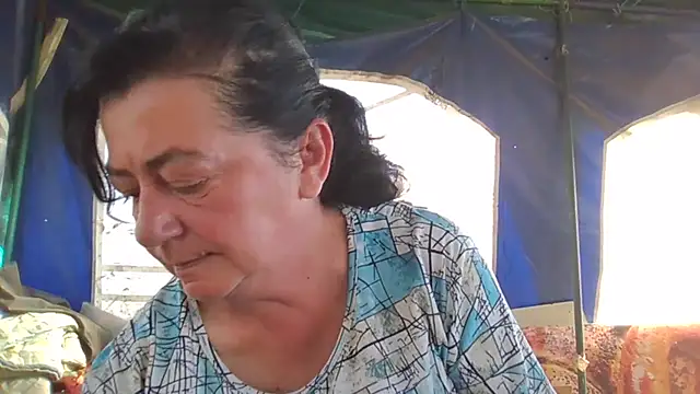 Snapshot of GypsiQueen2 chatting on 20, 9, 2025 GypsiQueen2 online show from 20, 9, 2025