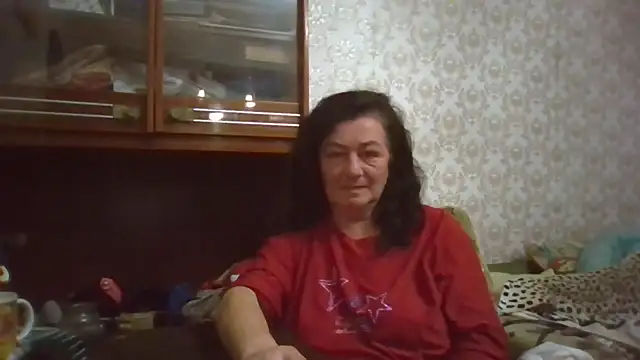 Snapshot of GypsiQueen2 chatting on 27, 10, 2025 GypsiQueen2 online show from 27, 10, 2025