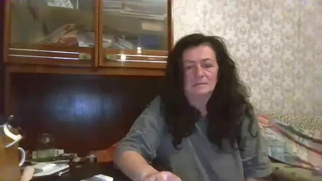 Snapshot of GypsiQueen2 chatting on 21, 11, 2025 GypsiQueen2 online show from 21, 11, 2025