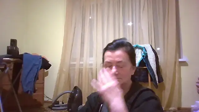 Snapshot of GypsiQueen2 chatting on 13, 12, 2025 GypsiQueen2 online show from 13, 12, 2025