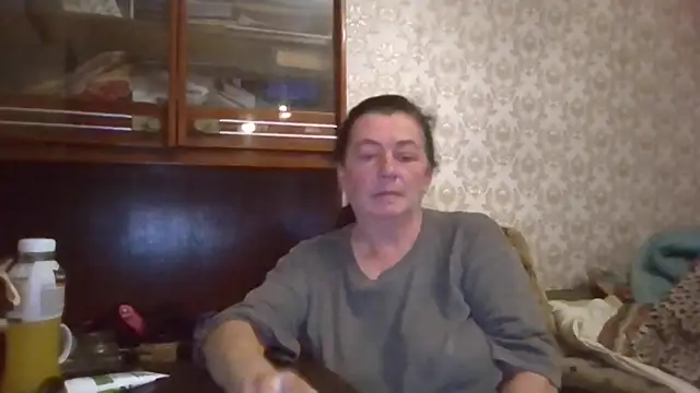 Snapshot of GypsiQueen2 chatting on 24, 10, 2025 GypsiQueen2 online show from 24, 10, 2025