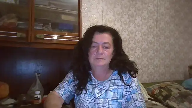 Snapshot of GypsiQueen2 chatting on 15, 9, 2025 GypsiQueen2 online show from 15, 9, 2025