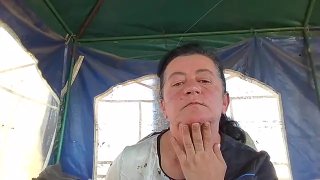 Snapshot of GypsiQueen2 chatting on 21, 9, 2025 GypsiQueen2 online show from 21, 9, 2025