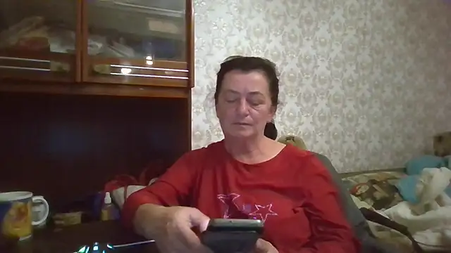 Snapshot of GypsiQueen2 chatting on 7, 10, 2025 GypsiQueen2 online show from 7, 10, 2025