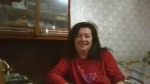 Snapshot of GypsiQueen2 chatting on 8, 11, 2025 GypsiQueen2 online show from 8, 11, 2025